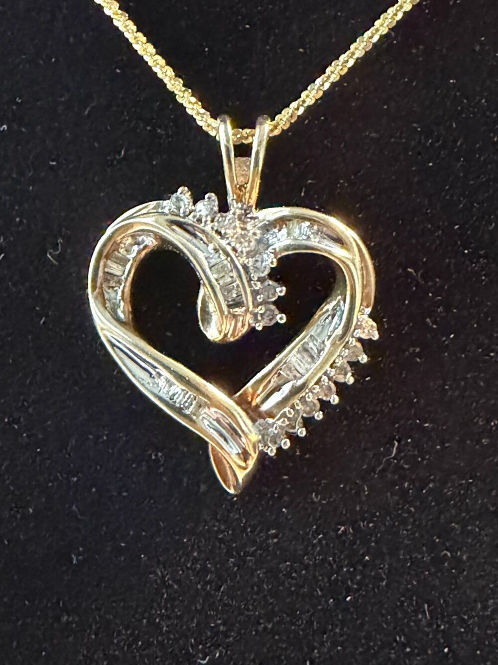 10K Yellow Gold Diamond Infinity Heart Pendant – Baguette & Round Diamonds